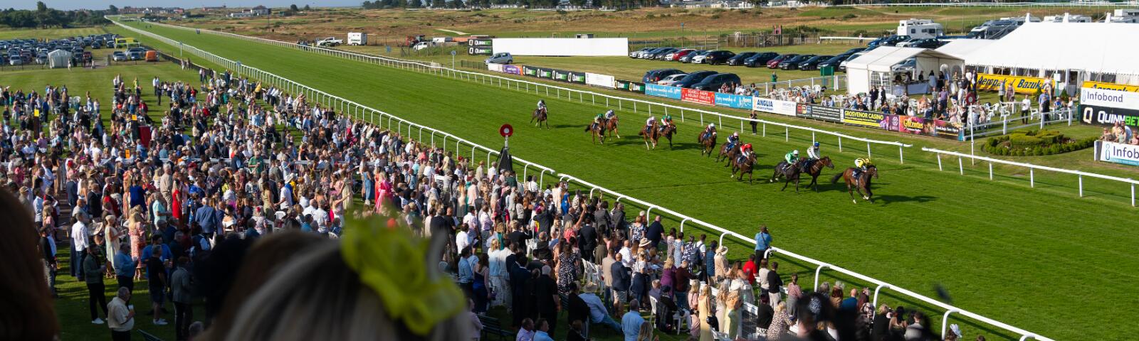 packed crowd at great yarmouth and track views